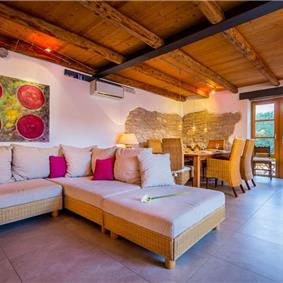 6 Bedroom Villa with Pool in Sisan, Sleeps 10